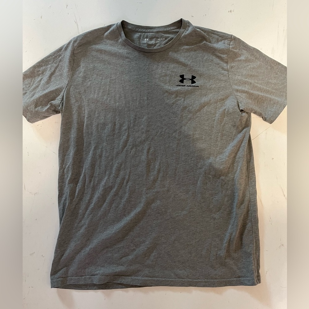 Under Armour Loose Fit Gray T-shirt Large